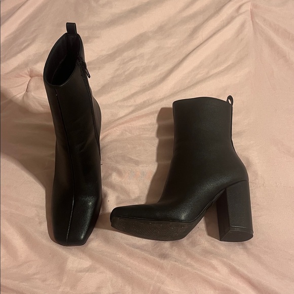 Sleek Black Heeled Boots - Picture 2 of 5